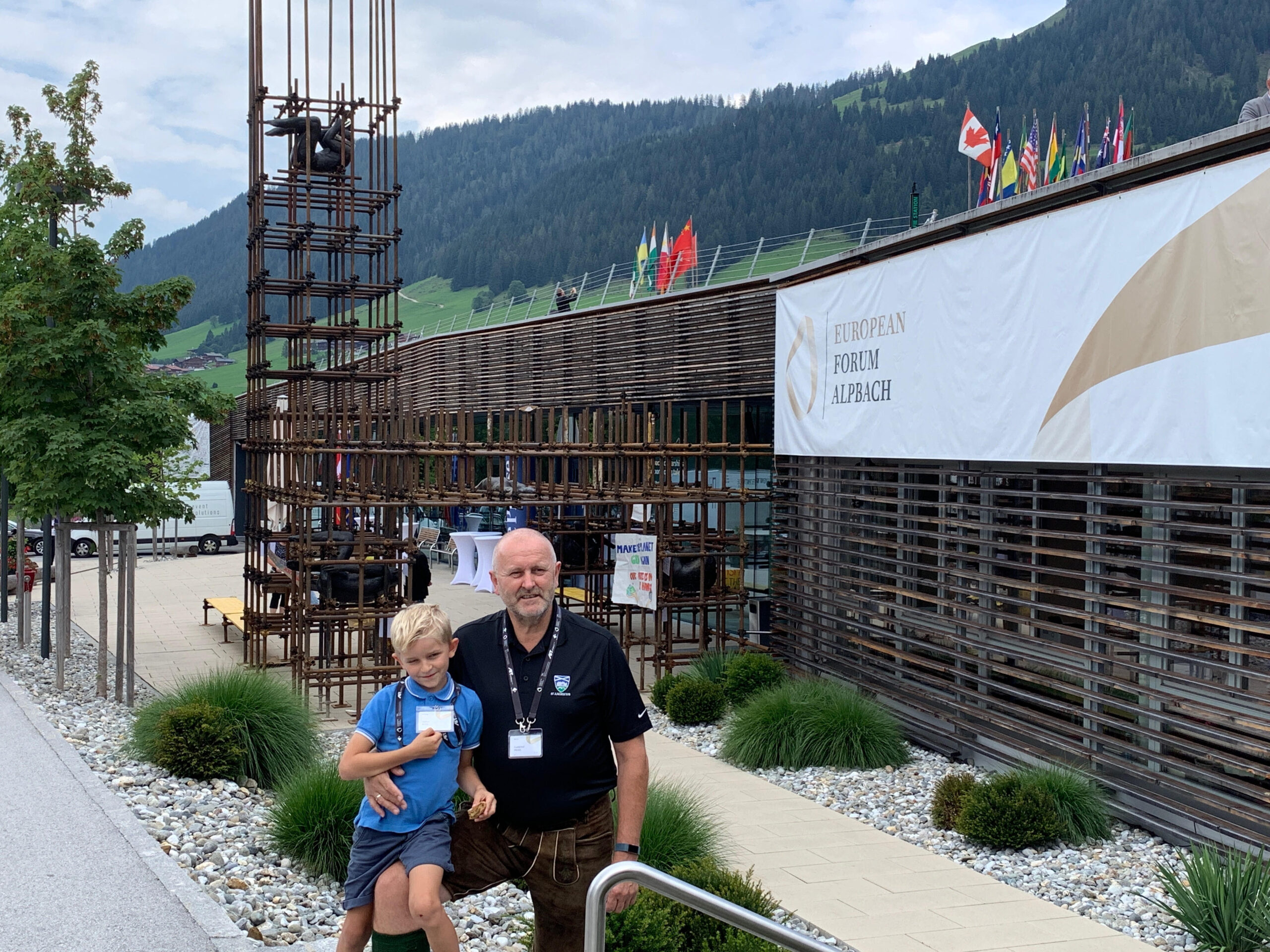 Gottfried Pessl ve oğlu Stefan Avrupa Forumu Alpbach'ta