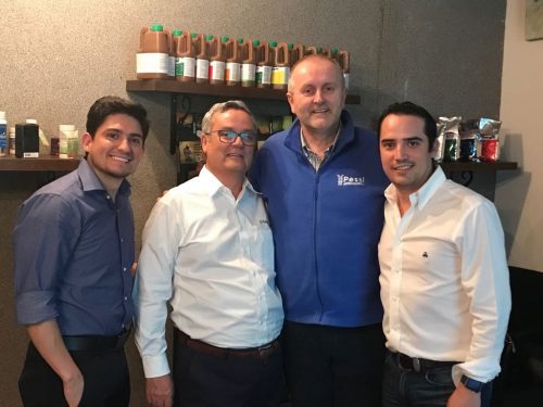 На фото слева направо - Франциско Мендоса, Хесус Саро Бордман, Готфрид Пессл и Хесус А Саро Ллагуно